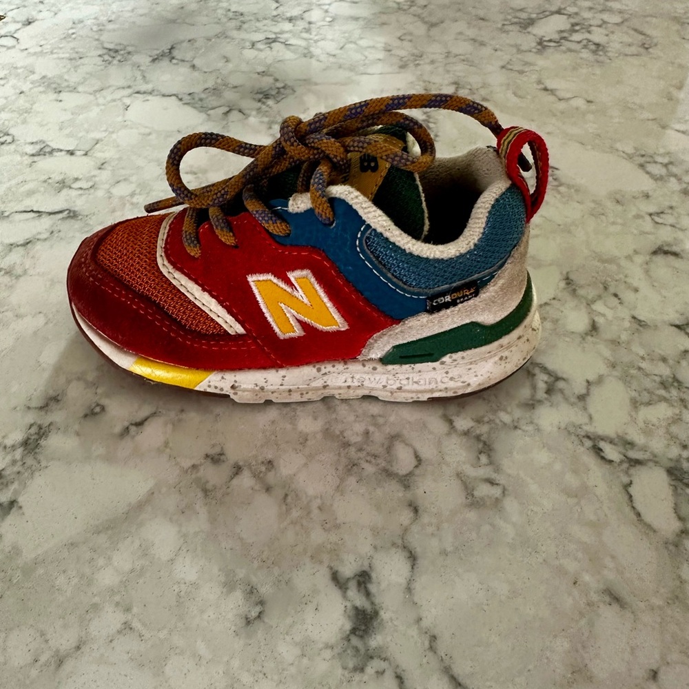 Toddler New Balance running shoes size 6 us.